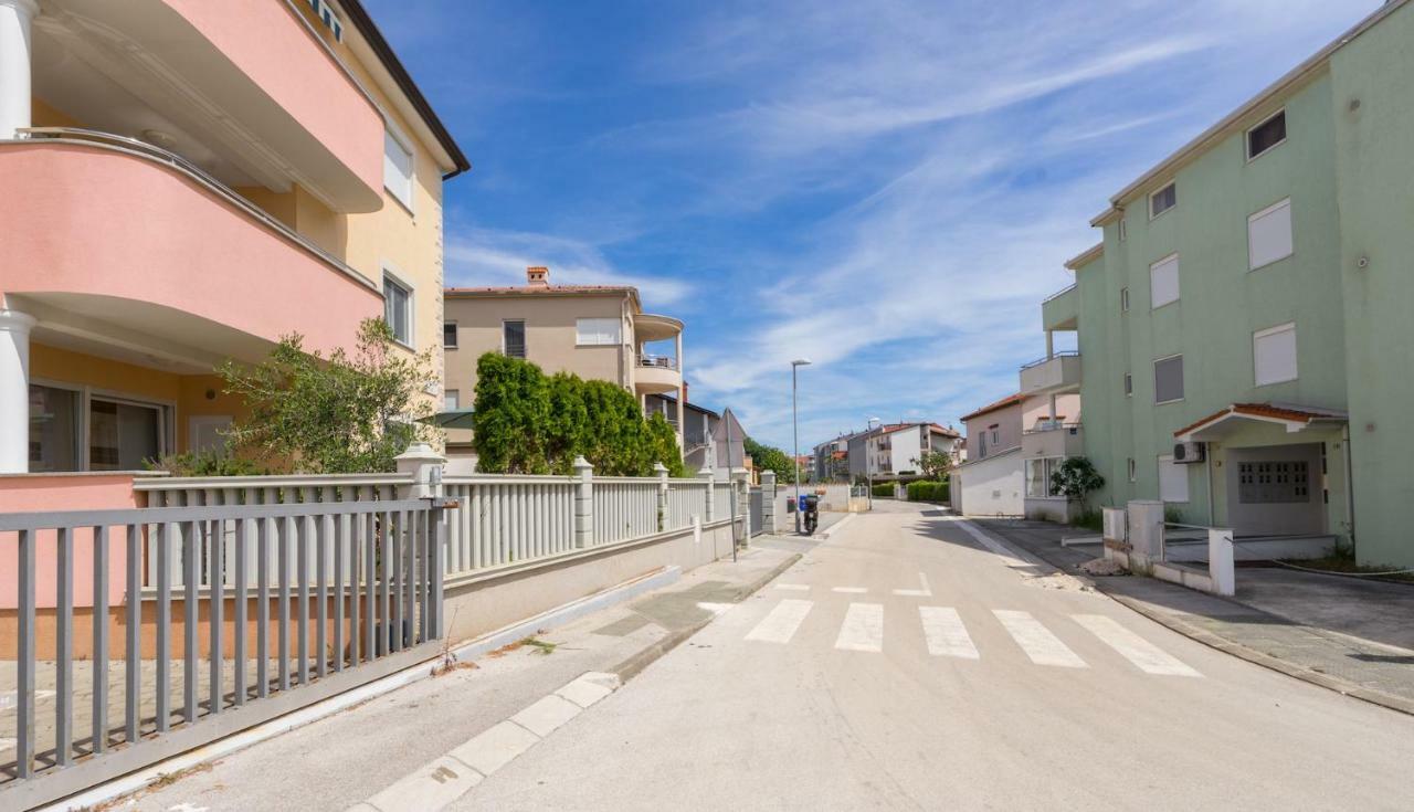 Spacious Apartment With The Garden, Near The Sandy Beach メドゥリン エクステリア 写真